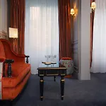 Maison Proust, & La 5*