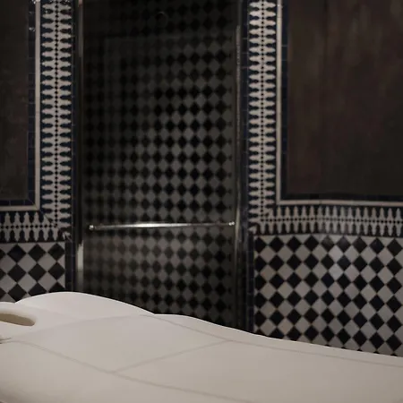 Maison Proust, & La 5*