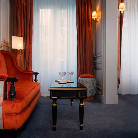 Maison Proust, & La Paris