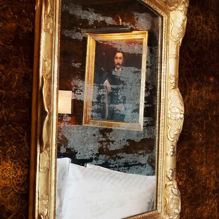 Maison Proust, & La Paris