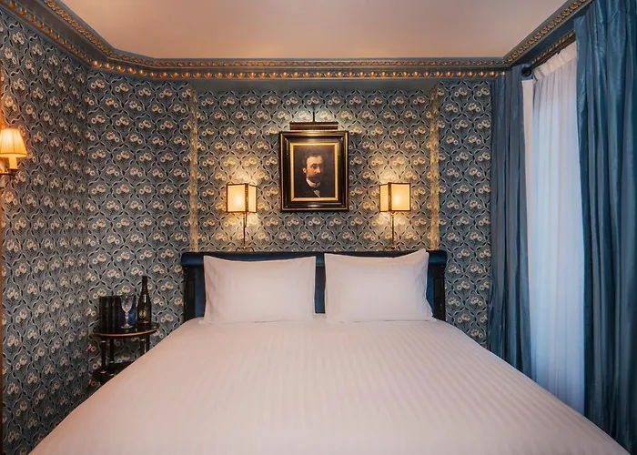 Maison Proust, & La Paris