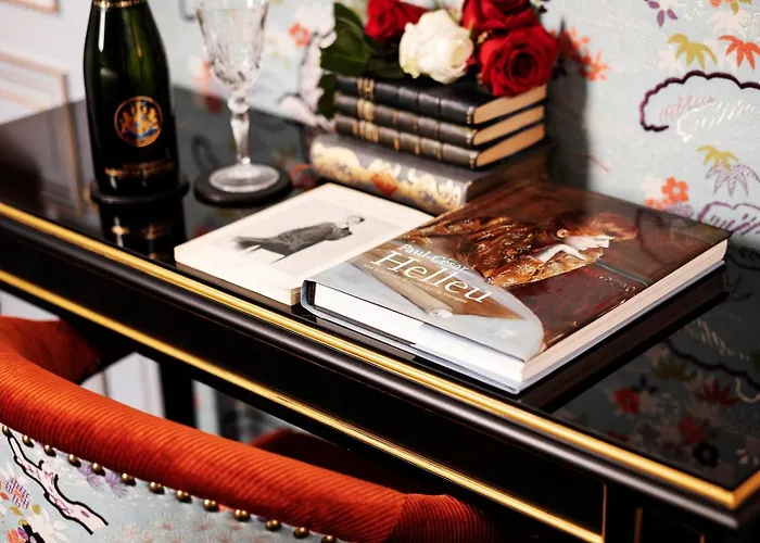 Maison Proust, & La 5* Paris