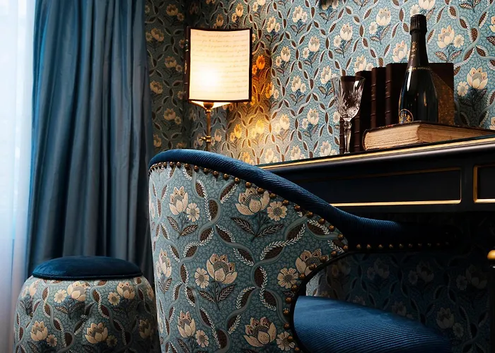 Maison Proust, & La Hotel Paris