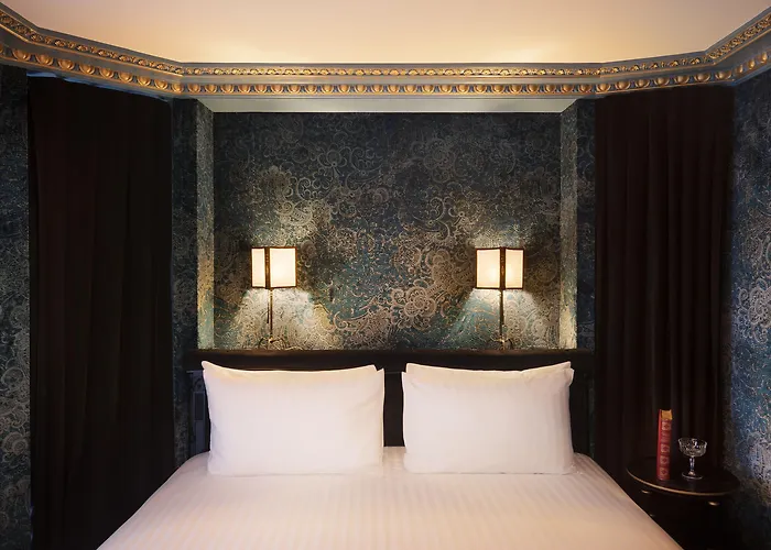 Maison Proust, & La Paris