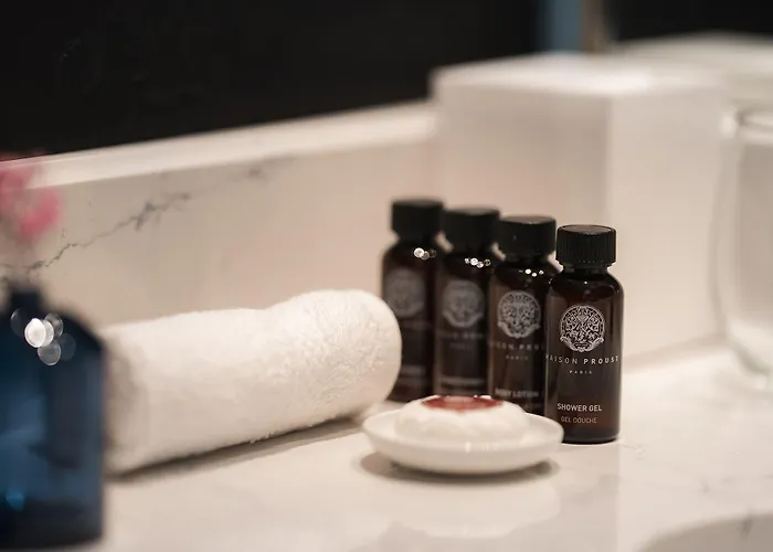 Maison Proust, & La 5* Paris