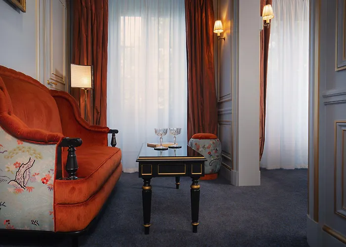 Maison Proust, & La 5*